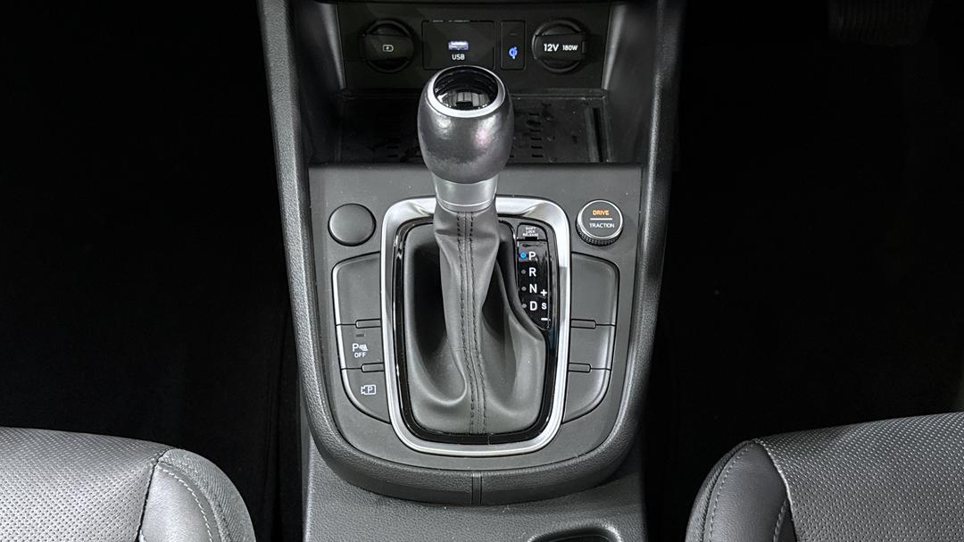2022 Hyundai Kona Elite (FWD), Automatic, 24384 km, Gear Lever 