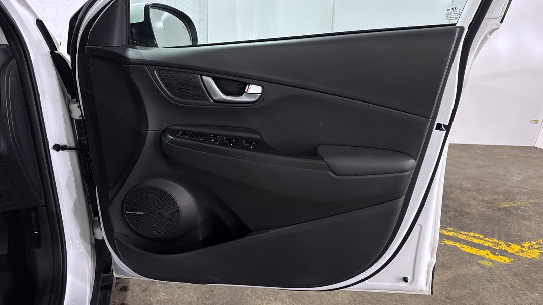 2022 Hyundai Kona Elite (FWD), Automatic, 24384 km, Speaker View