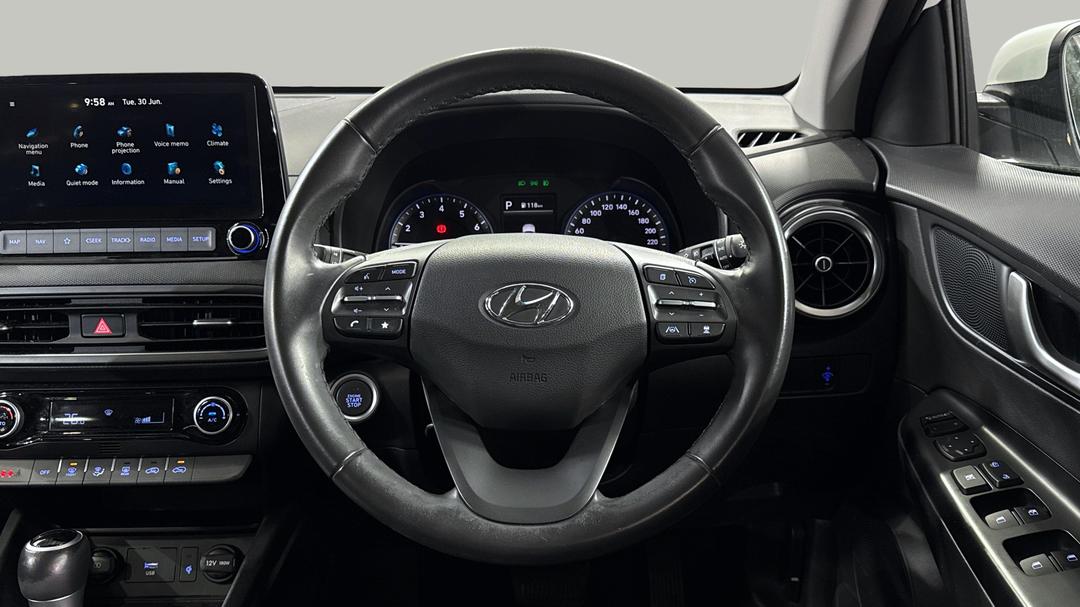 2022 Hyundai Kona Elite (FWD), Automatic, 24384 km, Steering Wheel Close-up