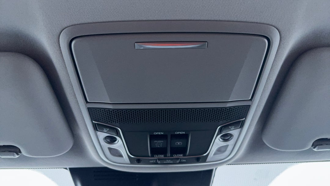 On-Roof Controls/Sunglass holder