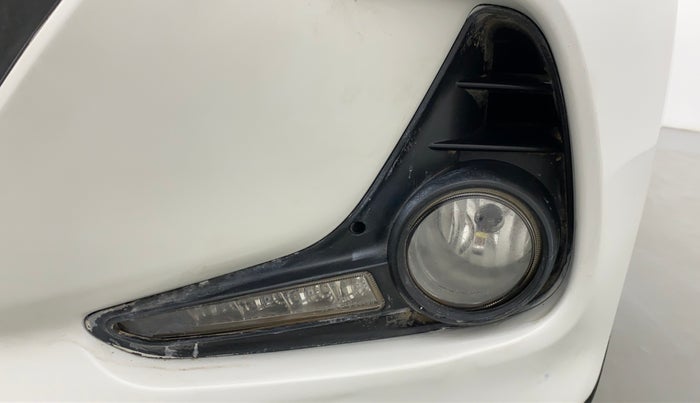 2017 Hyundai Grand i10 Sportz(O) 1.2 MT, Petrol, Manual, 28,771 km, Left fog light - Not fixed properly