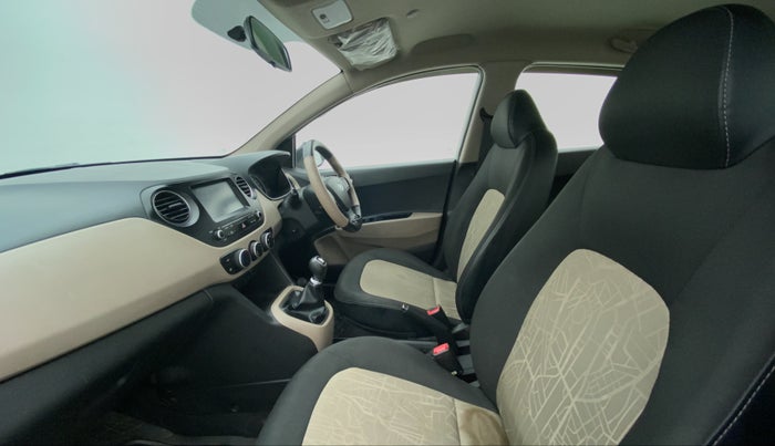 2017 Hyundai Grand i10 Sportz(O) 1.2 MT, Petrol, Manual, 28,771 km, Right Side Front Door Cabin