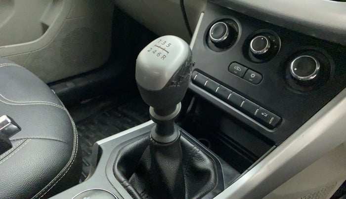 2019 Tata NEXON XM PETROL, Petrol, Manual, 95,225 km, Gear lever - Knob cover torn