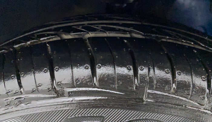 2014 Hyundai Eon D-LITE+, Petrol, Manual, 63,181 km, Right Front Tyre Tread