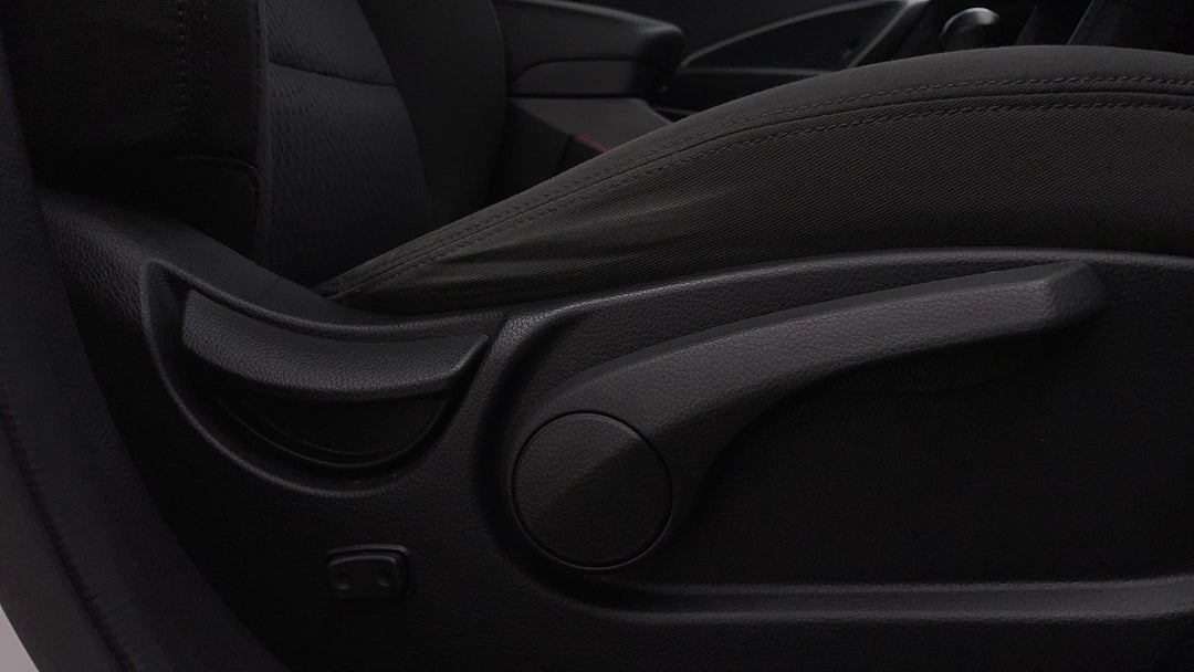 2016 Hyundai Santa Fe Active (4x4), Automatic, 94074 km, Drivers Side Adjustment Panel