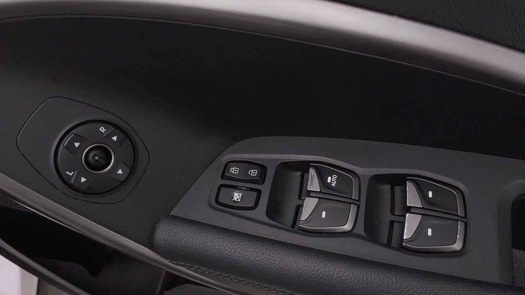 2016 Hyundai Santa Fe Active (4x4), Automatic, 94074 km, Drivers Side Door Panel Controls