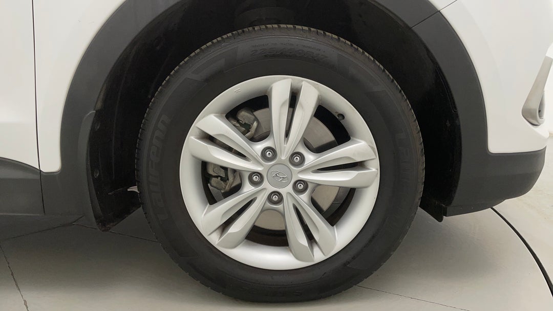 2016 Hyundai Santa Fe Active (4x4), Automatic, 94074 km, Right Front Wheel