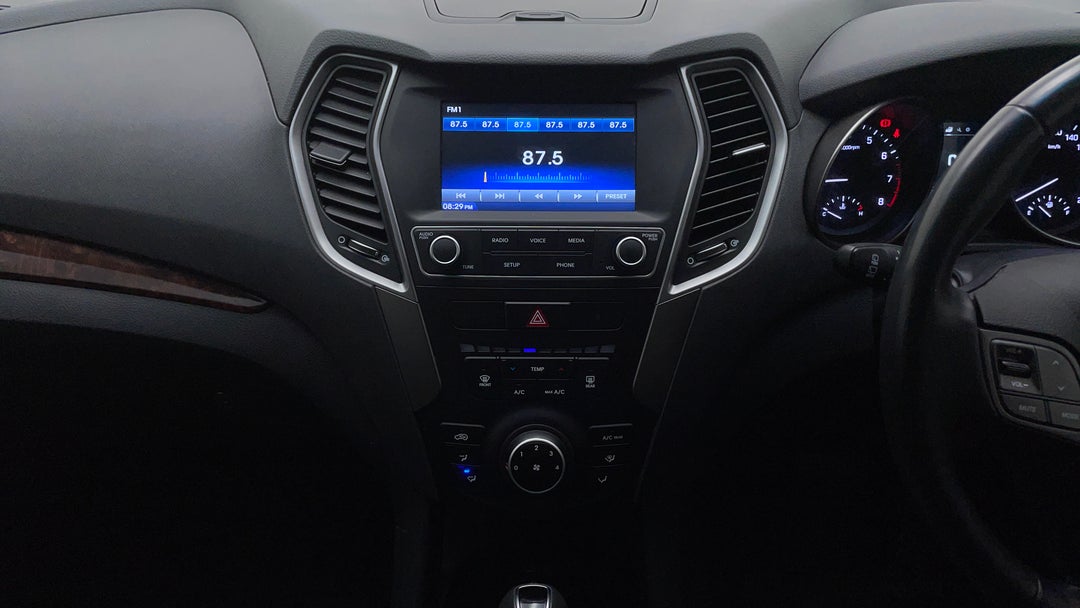 2016 Hyundai Santa Fe Active (4x4), Automatic, 94074 km, Center Console