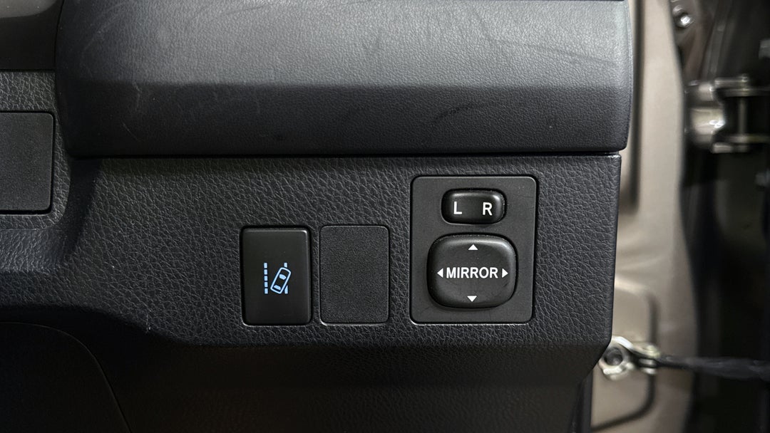 2018 Toyota RAV4 Gx (2WD), Automatic, 37256 km, Utility Switches/Buttons