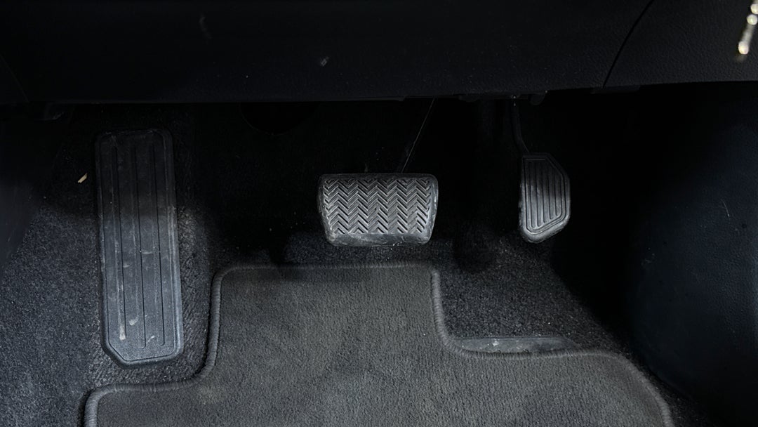 2018 Toyota RAV4 Gx (2WD), Automatic, 37256 km, Pedals and Footmat