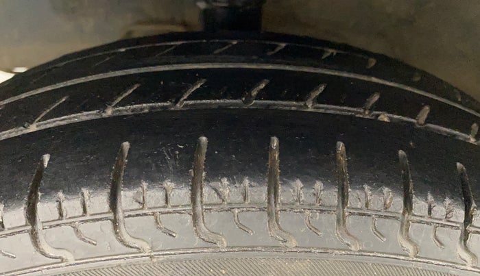 2017 Hyundai Eon ERA +, Petrol, Manual, 90,880 km, Left Front Tyre Tread