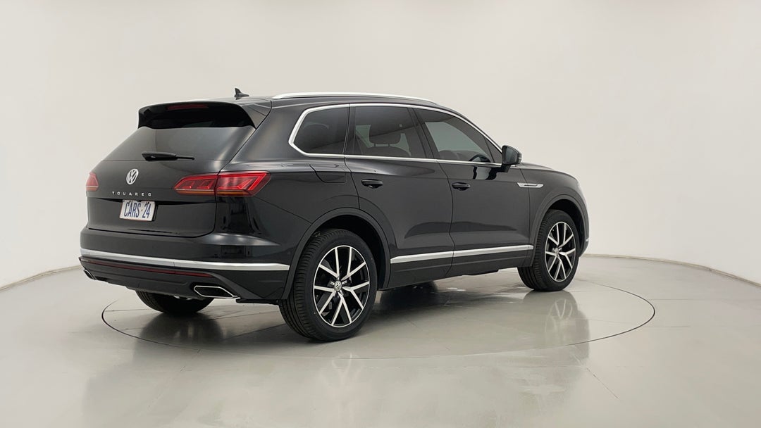 Right Back Diagonal (45- Degree) View