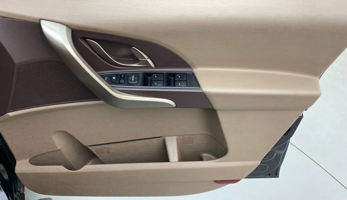 2013 Mahindra XUV500 W8, Diesel, Manual, 80,620 km, Driver Side Door Panels Control