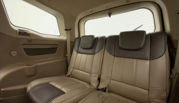 2013 Mahindra XUV500 W8, Diesel, Manual, 80,620 km, Third Seat Row ( optional )
