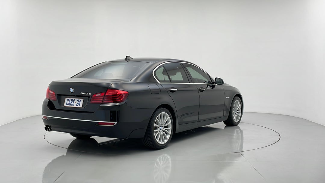 Right Back Diagonal (45- Degree) View