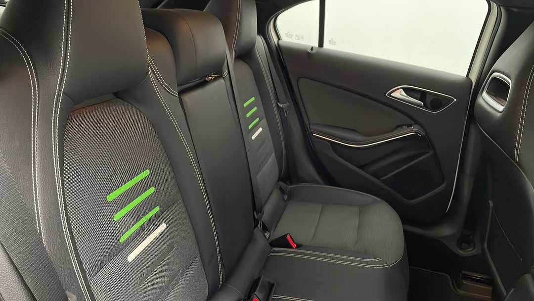 2017 Mercedes-benz A180 A180, Automatic, 57571 km, Right Side Rear Door Cabin View