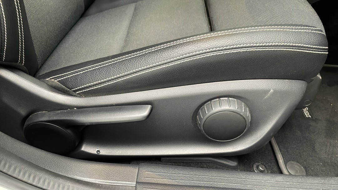 2017 Mercedes-benz A180 A180, Automatic, 57571 km, Drivers Side Adjustment Panel