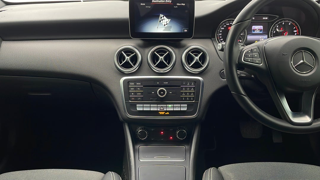 2017 Mercedes-benz A180 A180, Automatic, 57571 km, Center Console