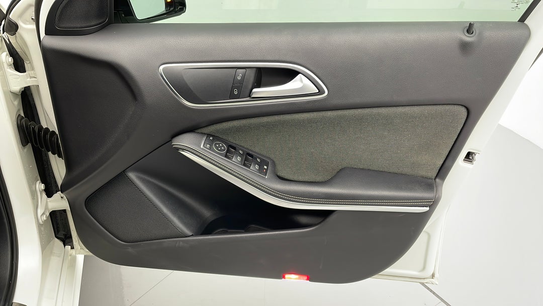 2017 Mercedes-benz A180 A180, Automatic, 57571 km, Speaker View