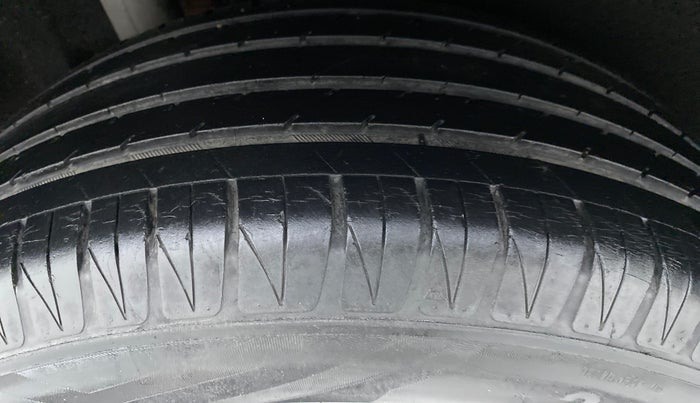 2016 Maruti Vitara Brezza ZDI PLUS, Diesel, Manual, 63,436 km, Right Rear Tyre Tread