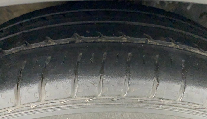 2018 Maruti IGNIS ZETA 1.2 AMT, Petrol, Automatic, 1,08,256 km, Right Front Tyre Tread