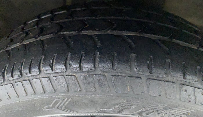2017 Maruti Alto K10 VXI P, Petrol, Manual, 27,436 km, Right Front Tyre Tread