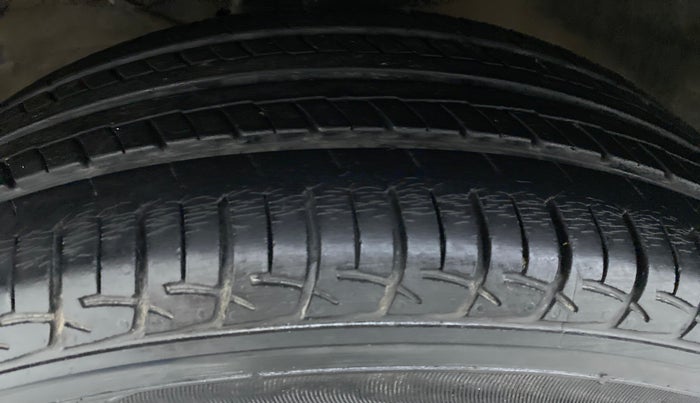 2018 Maruti Baleno DELTA 1.2 K12, Petrol, Manual, 27,065 km, Left Front Tyre Tread