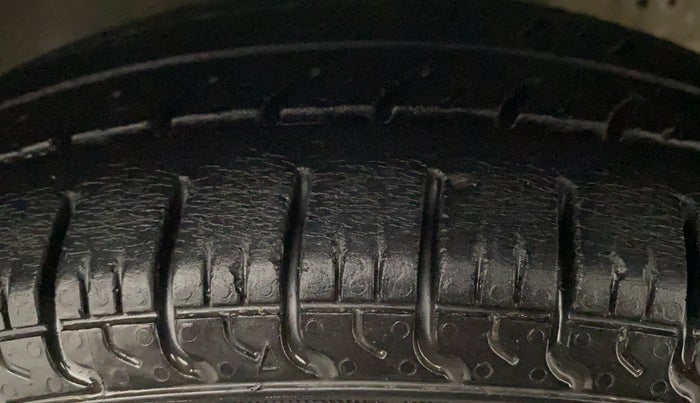 2014 Hyundai Eon ERA +, Petrol, Manual, 56,718 km, Right Front Tyre Tread