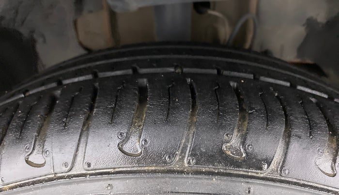 2018 Tata TIAGO NRG PETROL, Petrol, Manual, 30,644 km, Right Front Tyre Tread
