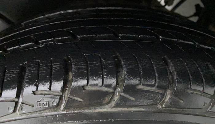 2015 Maruti Swift ZXI D, Petrol, Manual, 45,608 km, Left Rear Tyre Tread