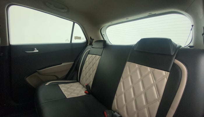 2017 Hyundai Grand i10 Sportz1.2 CRDI, Diesel, Manual, 43,095 km, Right Side Rear Door Cabin