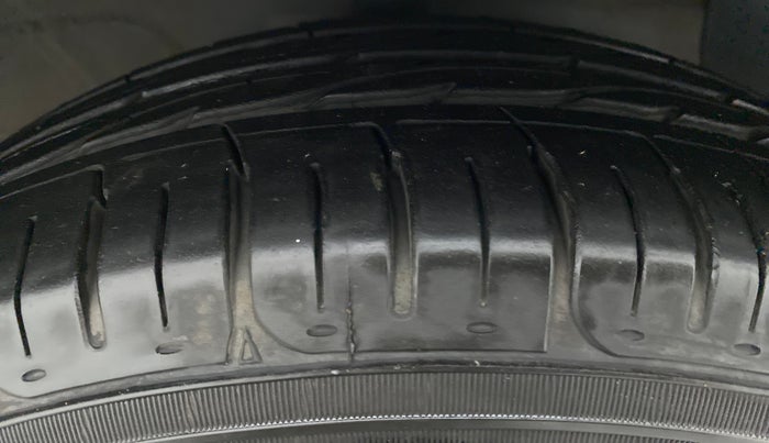 2017 Hyundai Grand i10 Sportz1.2 CRDI, Diesel, Manual, 43,095 km, Right Front Tyre Tread