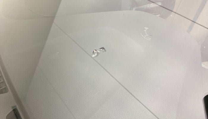 2017 Hyundai Eon MAGNA PLUS, Petrol, Manual, 25,742 km, Front windshield - Minor spot on windshield