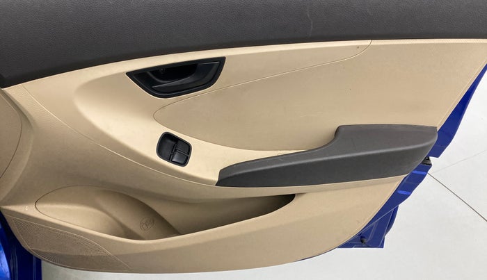 2017 Hyundai Eon MAGNA PLUS, Petrol, Manual, 25,742 km, Driver Side Door Panels Control