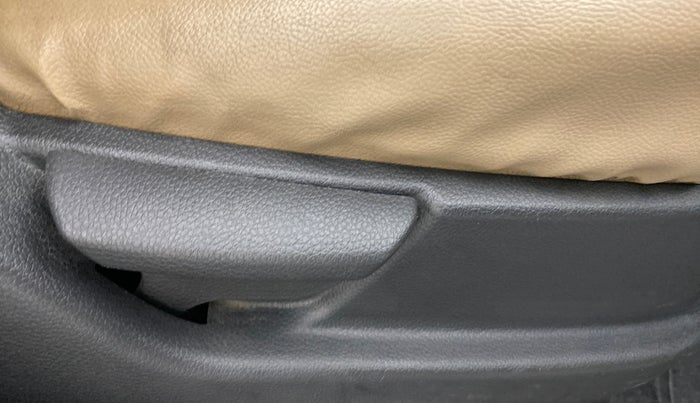 2017 Hyundai Eon MAGNA PLUS, Petrol, Manual, 25,742 km, Driver Side Adjustment Panel