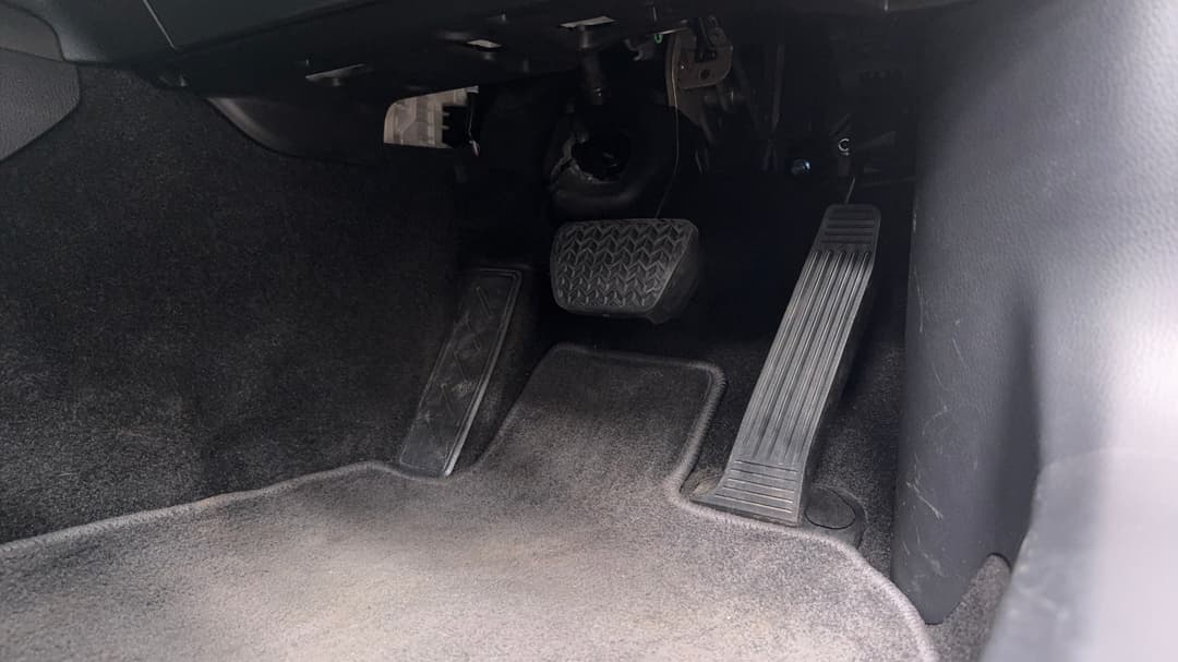 2023 Toyota Camry Ascent, Automatic, 40510 km, Pedals and Footmat