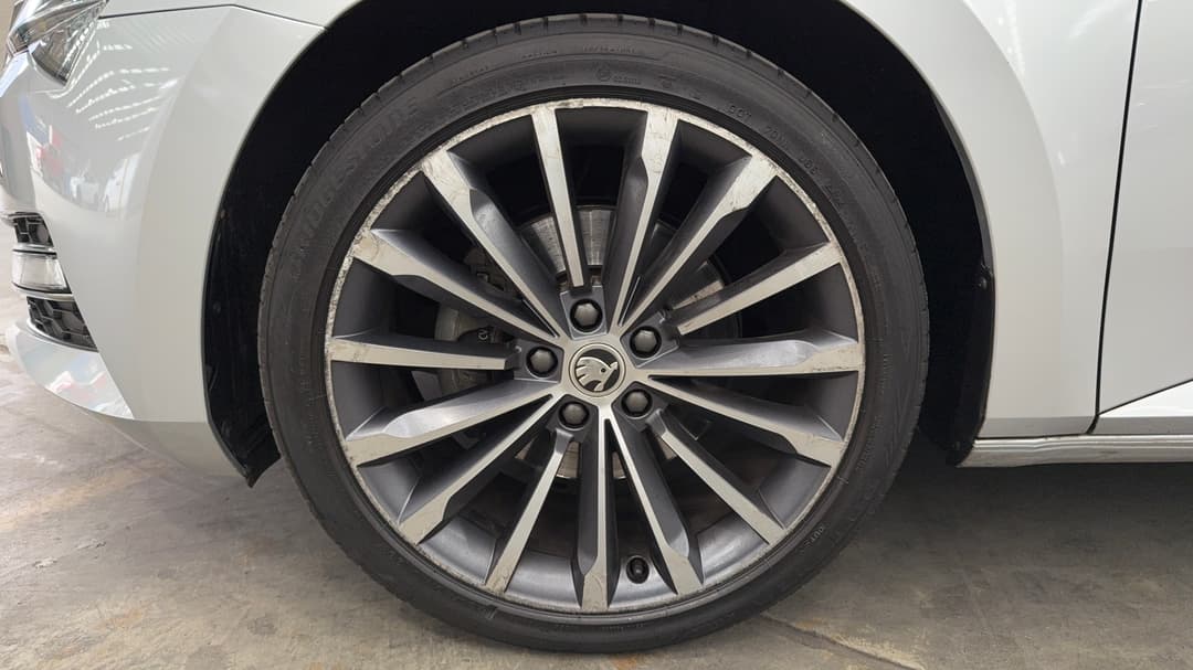 2022 SKODA Superb Style 162tsi, Automatic, 35069 km, Left Front Wheel