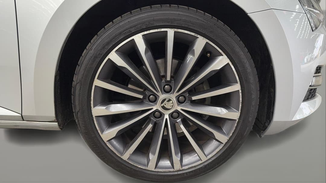 2022 SKODA Superb Style 162tsi, Automatic, 35069 km, Right Front Wheel