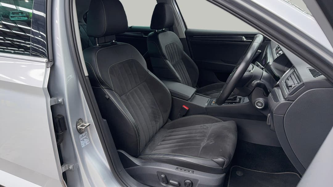 2022 SKODA Superb Style 162tsi, Automatic, 35069 km, Right Side Front Door Cabin View
