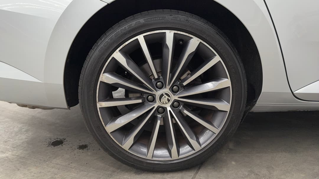 2022 SKODA Superb Style 162tsi, Automatic, 35069 km, Right Rear Wheel