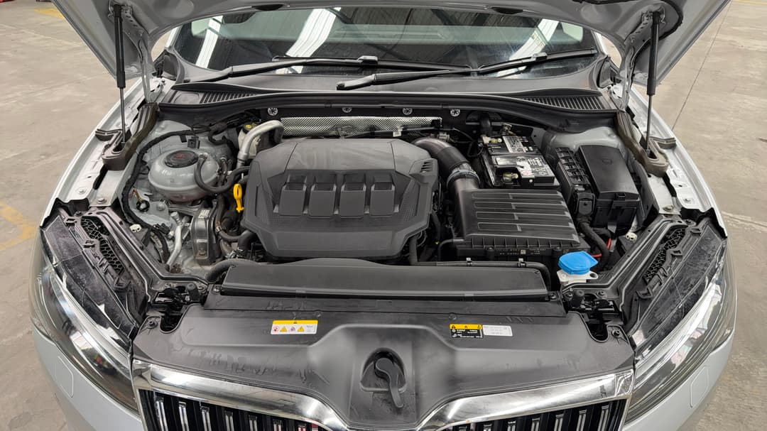 2022 SKODA Superb Style 162tsi, Automatic, 35069 km, Open Bonnet (Engine)