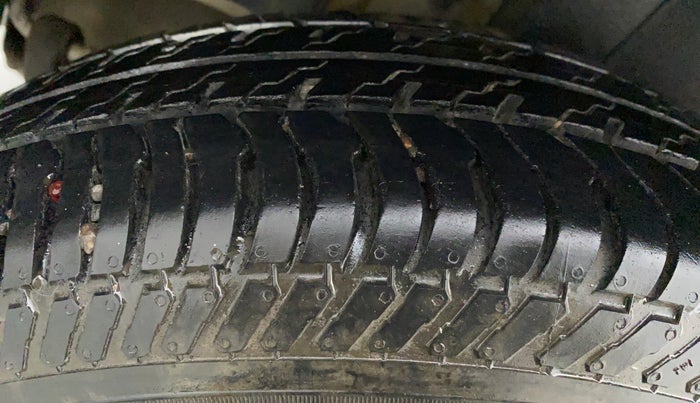 2012 Maruti Swift VXI D, Petrol, Manual, 47,979 km, Right Rear Tyre Tread