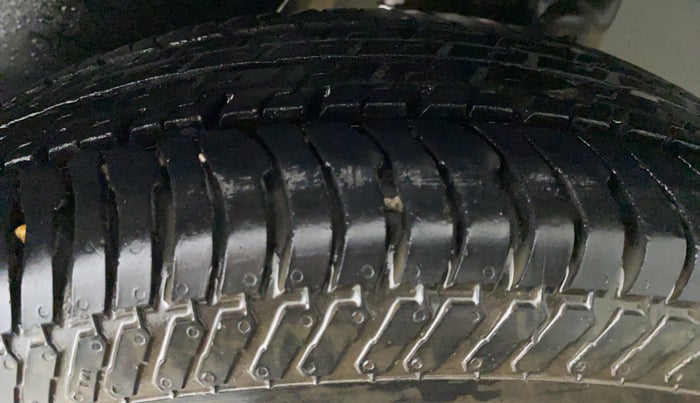 2012 Maruti Swift VXI D, Petrol, Manual, 47,979 km, Left Rear Tyre Tread