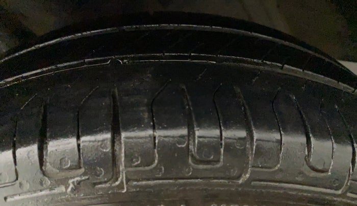 2015 Datsun Go Plus T, Petrol, Manual, 50,693 km, Left Front Tyre Tread