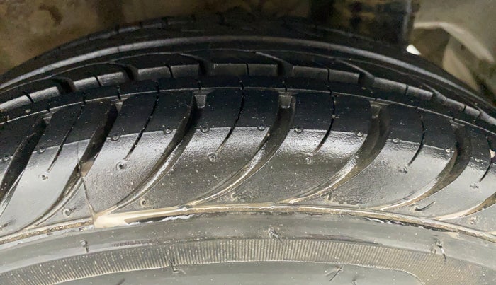 2013 Hyundai Eon MAGNA +, Petrol, Manual, 35,929 km, Left Rear Tyre Tread