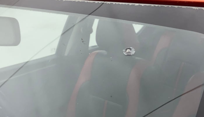 2012 Maruti Swift ZXI D, Petrol, Manual, 45,571 km, Front windshield - Minor damage