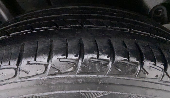 2012 Maruti Swift ZXI D, Petrol, Manual, 45,571 km, Left Front Tyre Tread