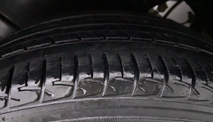 2012 Maruti Swift ZXI D, Petrol, Manual, 45,571 km, Left Rear Tyre Tread