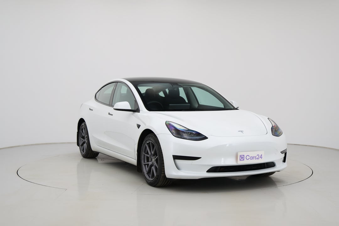 2023 Tesla Model 3 Rear-wheel Drive, Automatic, 81841 km, Right Front Diagonal (45- Degree) View