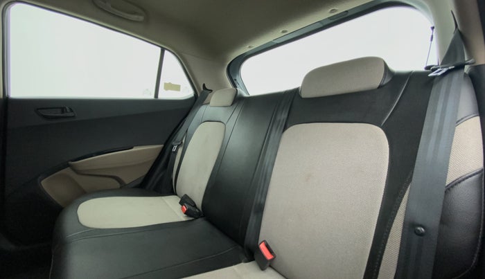 2016 Hyundai Grand i10 MAGNA 1.2 VTVT, Petrol, Manual, 30,275 km, Right Side Rear Door Cabin